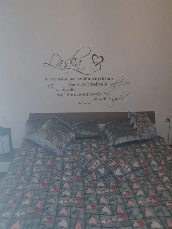 Láska je partnerstvo - nálepka na stenu (čierna 90 x 64) - Image 5