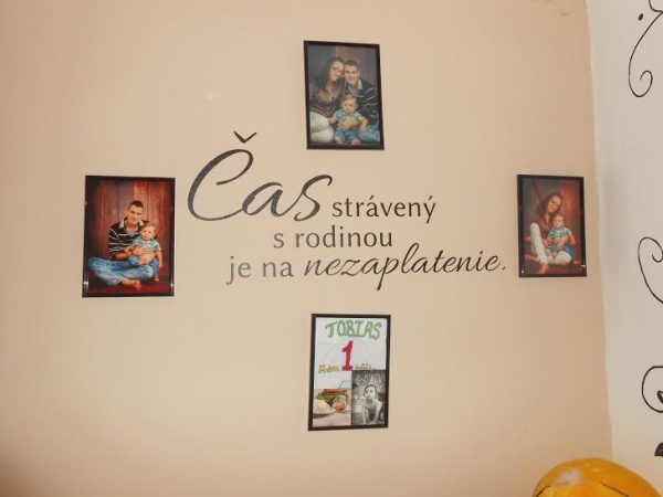 Čas strávený s rodinou je na nezaplatenie - nálepka na stenu - Image 4